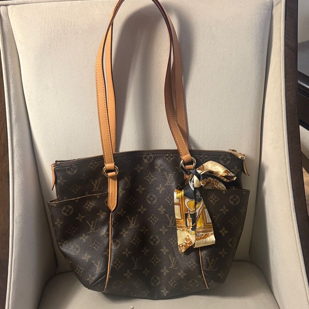 AUTHENTIC Louis Vuitton Monogram Totally PM Shoulder Bag